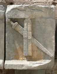 Museum_side_sword_and_sheath_small.JPG